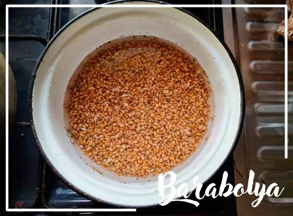 добавьте свежую воду и варите пшеничные и ячменные зерна до мягкости